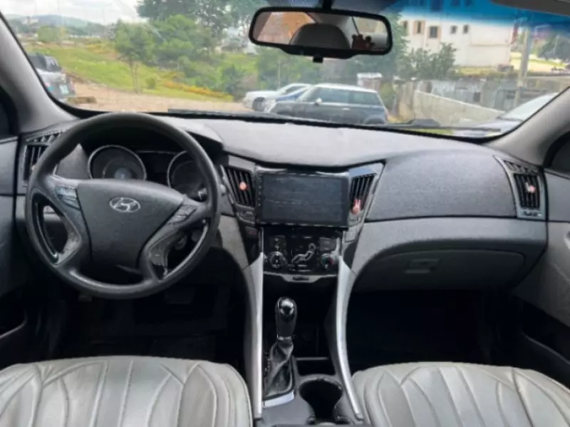 Hyundai Sonata   - 2012
