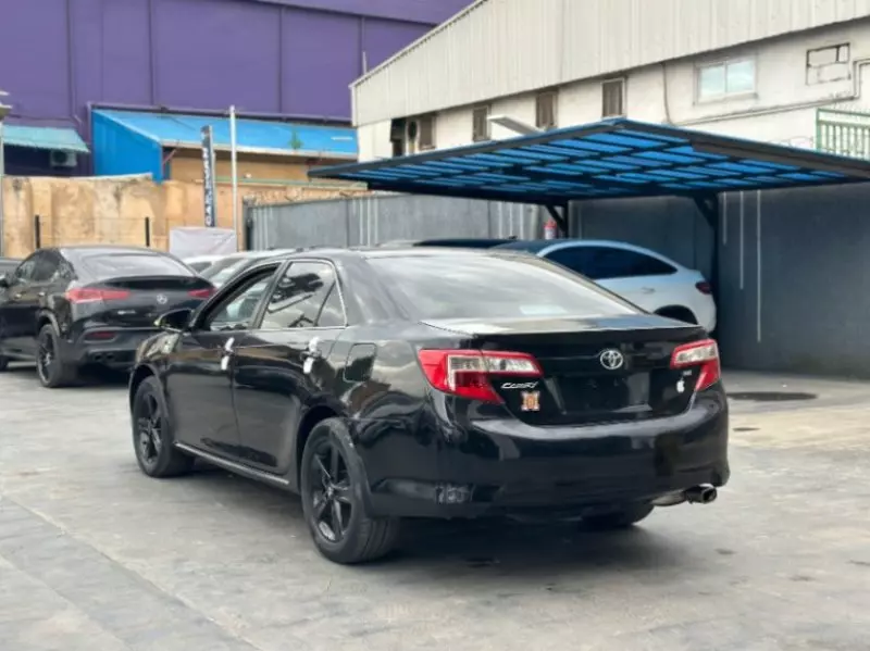 Toyota Camry   - 2012