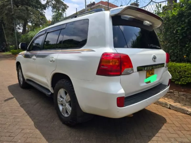 Toyota Landcruiser   - 2015