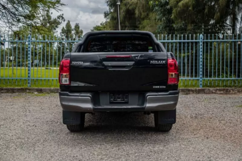 Toyota Hilux   - 2020