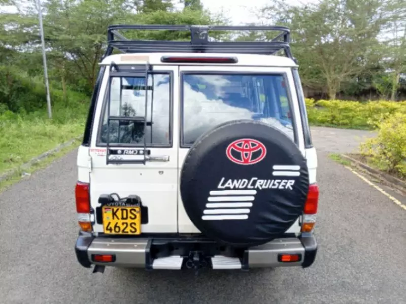 Toyota Landcruiser 76   - 2019