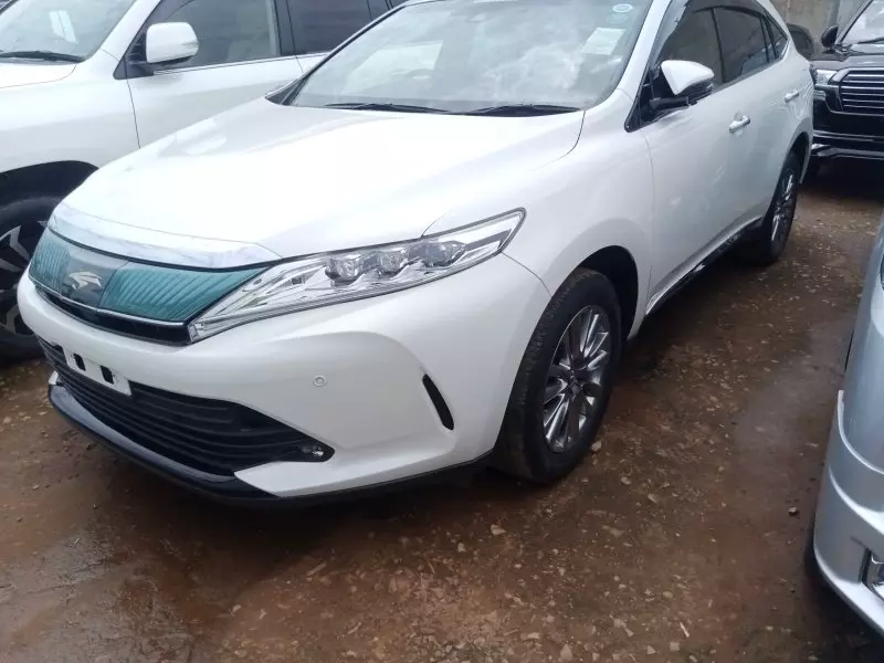 Toyota Harrier   - 2016