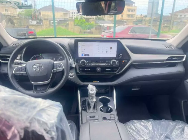 Toyota Highlander   - 2024