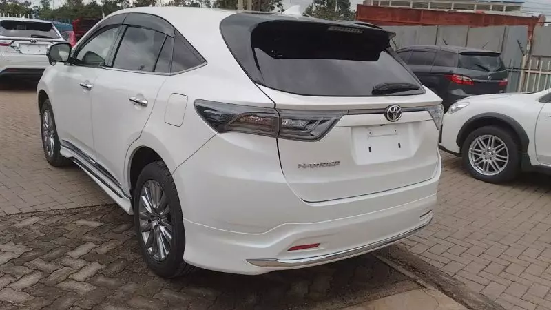 Toyota Harrier   - 2016