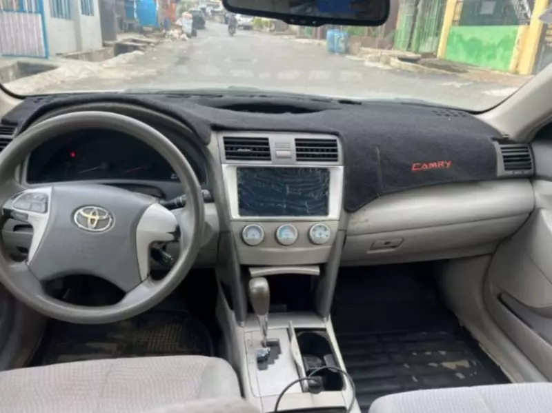 Toyota Camry   - 2010
