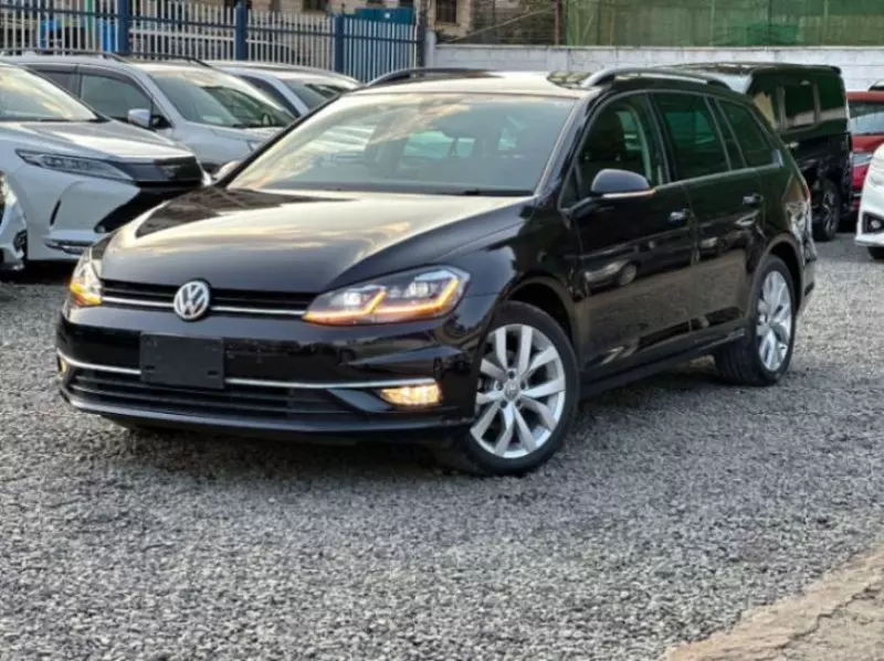 Volkswagen Golf   - 2018