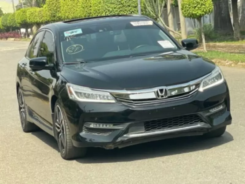 Honda Accord   - 2017