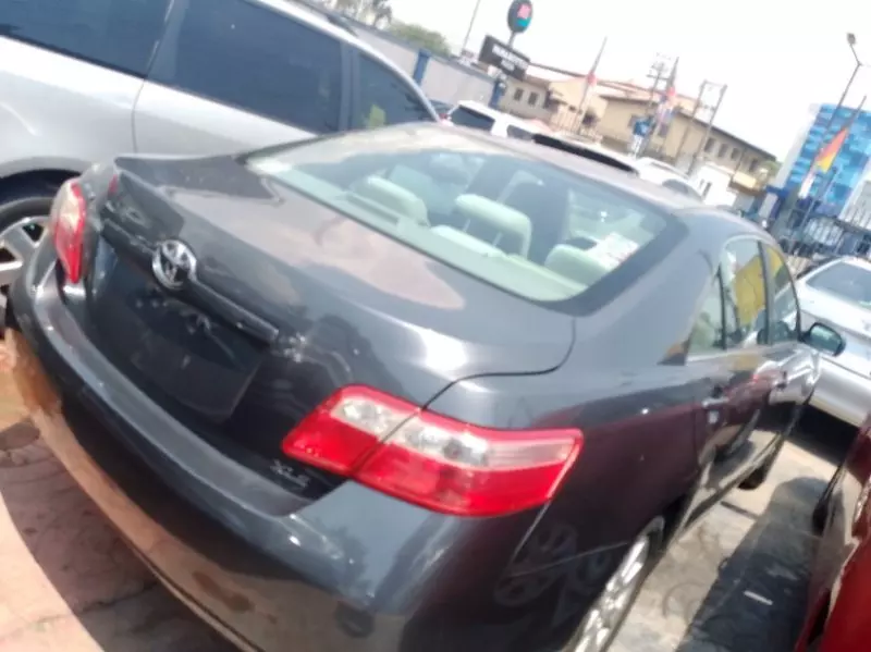 Toyota Camry   - 2009