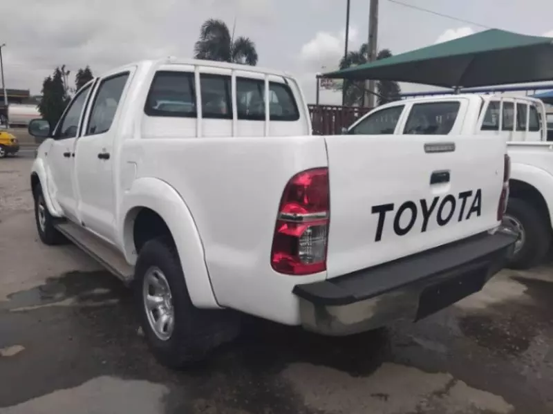 Toyota Hilux   - 2012