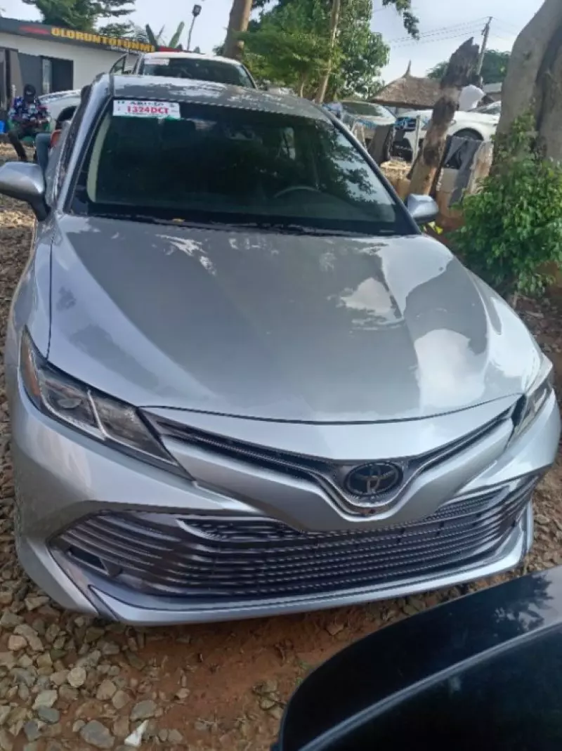 Toyota Camry   - 2018