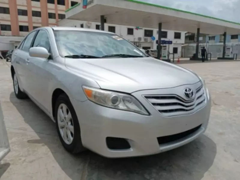 Toyota Camry   - 2011