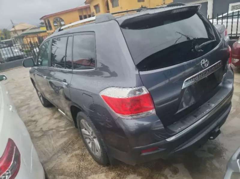 Toyota Highlander   - 2012