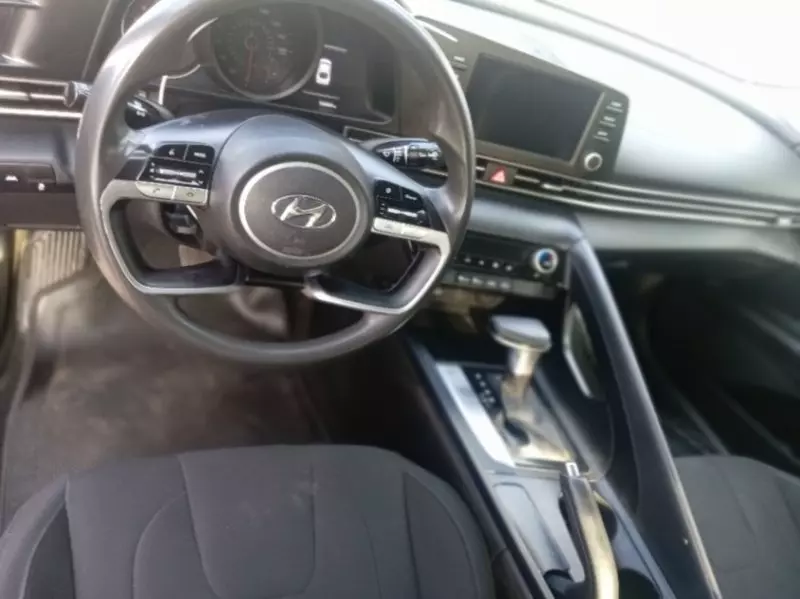 Hyundai Elantra   - 2021