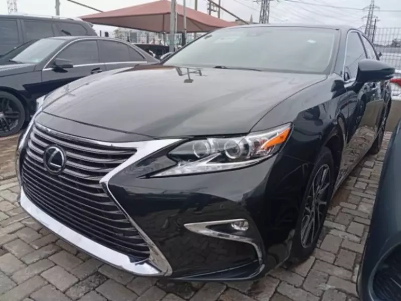Lexus ES 350   - 2017