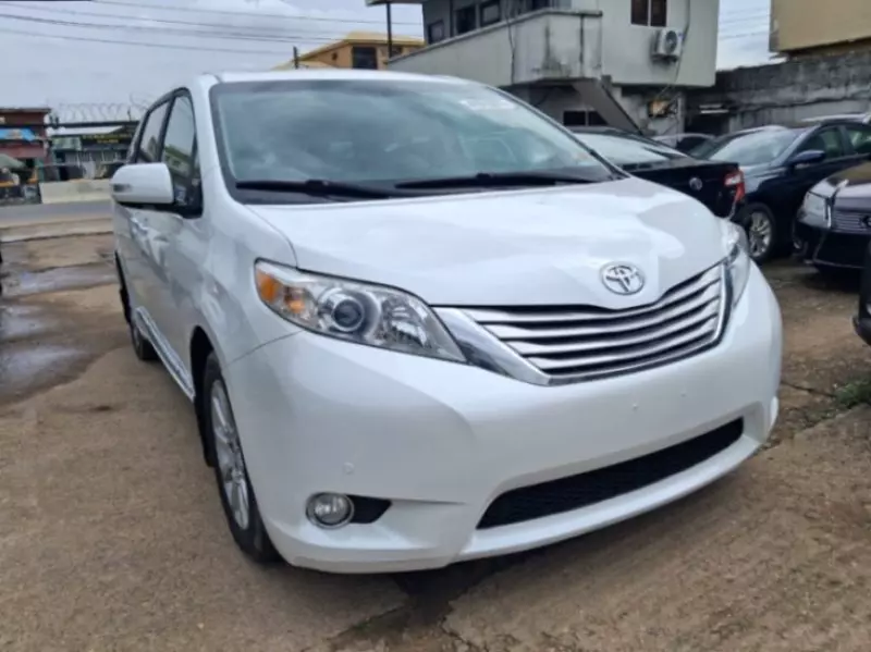 Toyota Sienna   - 2013