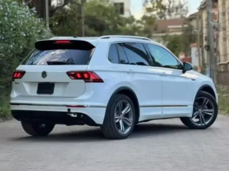 Volkswagen Tiguan   -