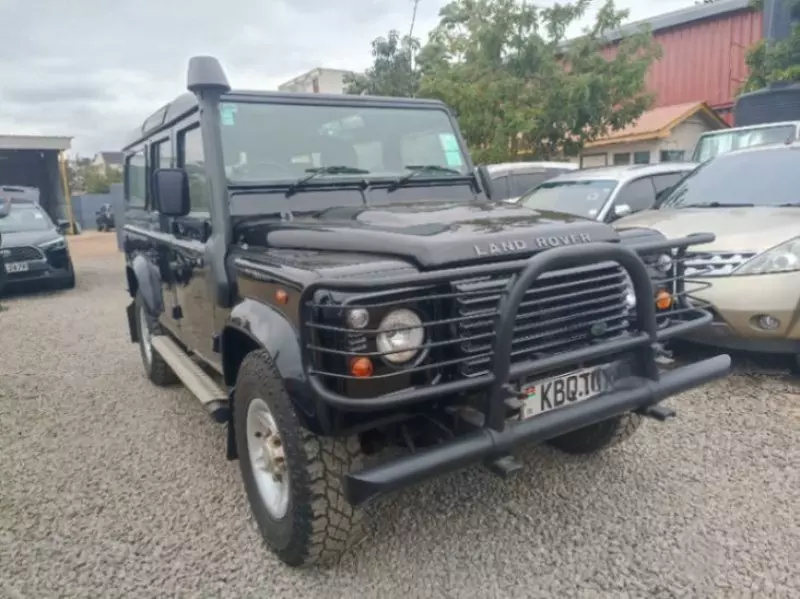 Land Rover Defender   - 2011