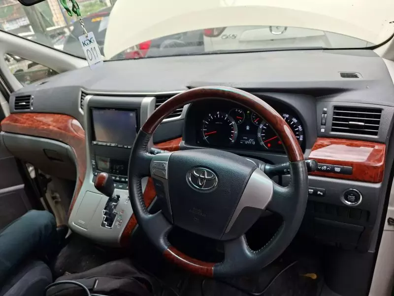 Toyota Alphard   - 2011
