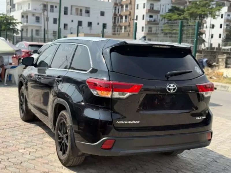 Toyota Highlander   - 2015