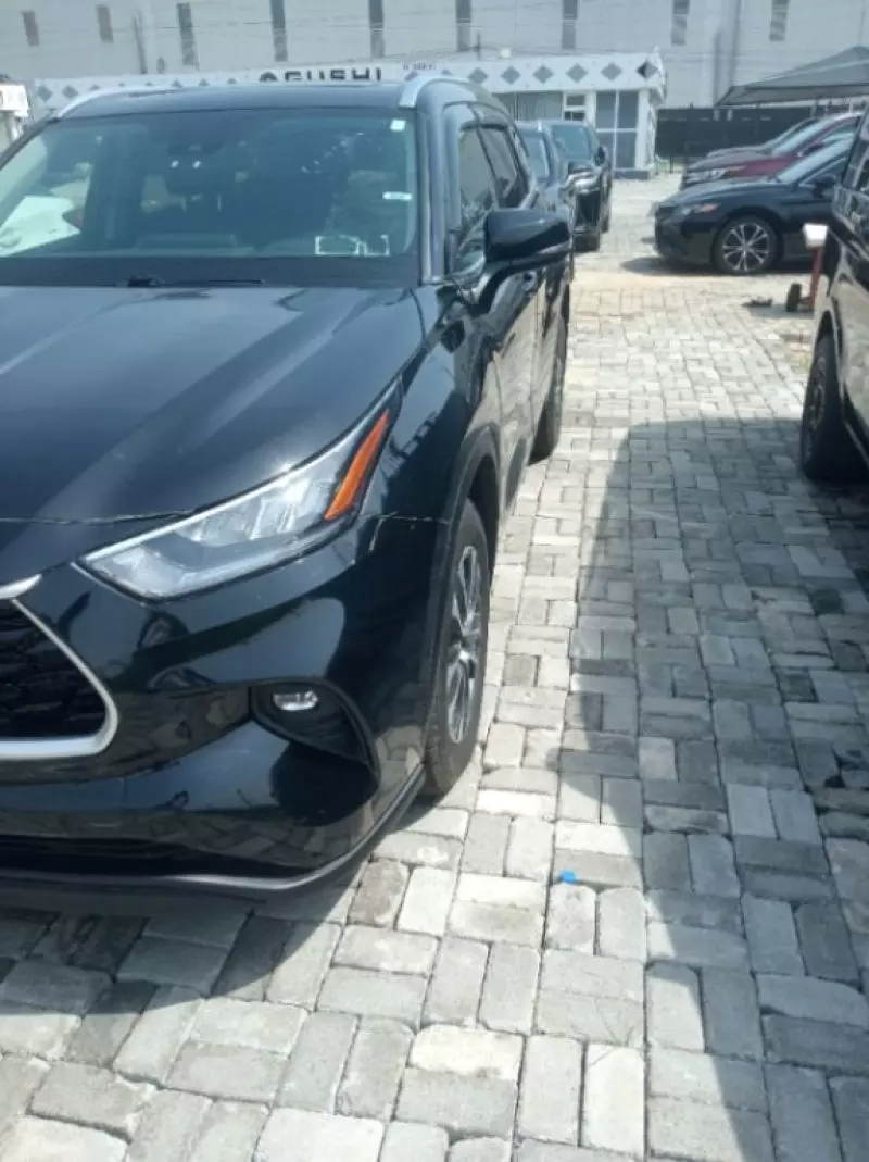 Toyota Highlander   - 2020