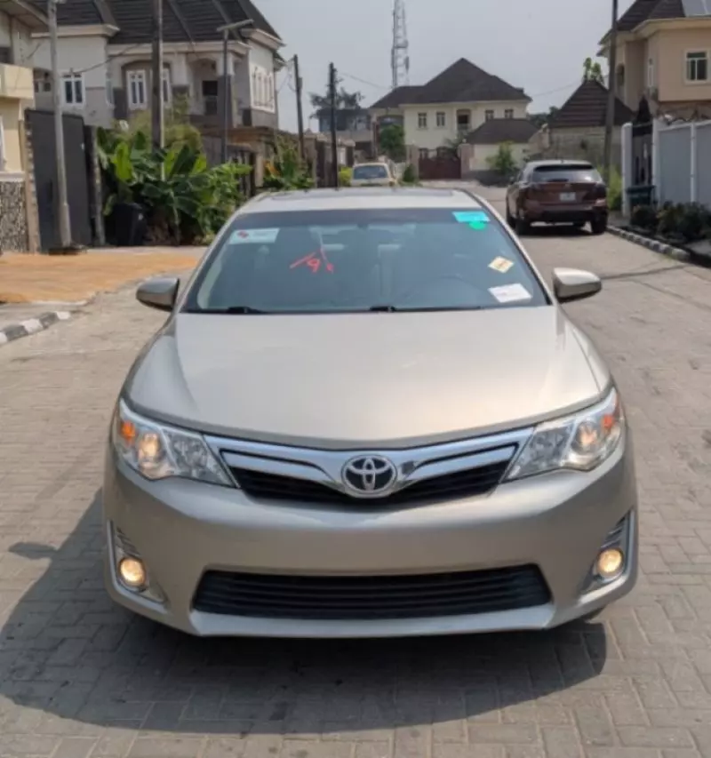 Toyota Camry   - 2013