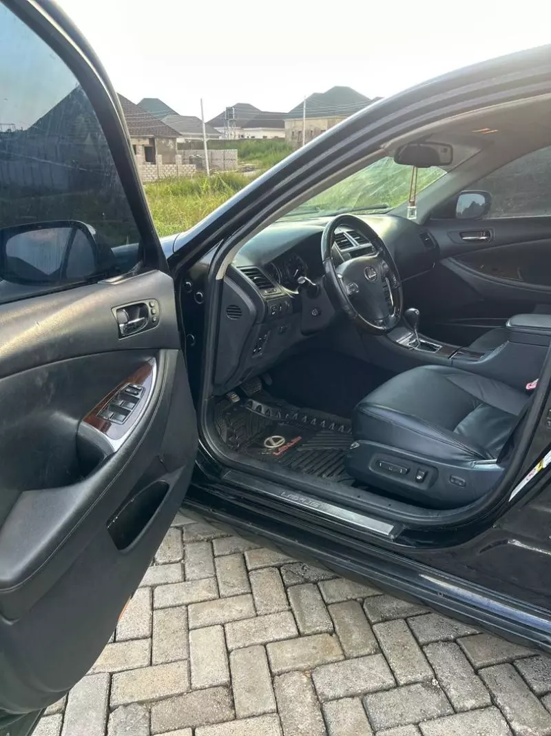 Lexus ES   - 2010