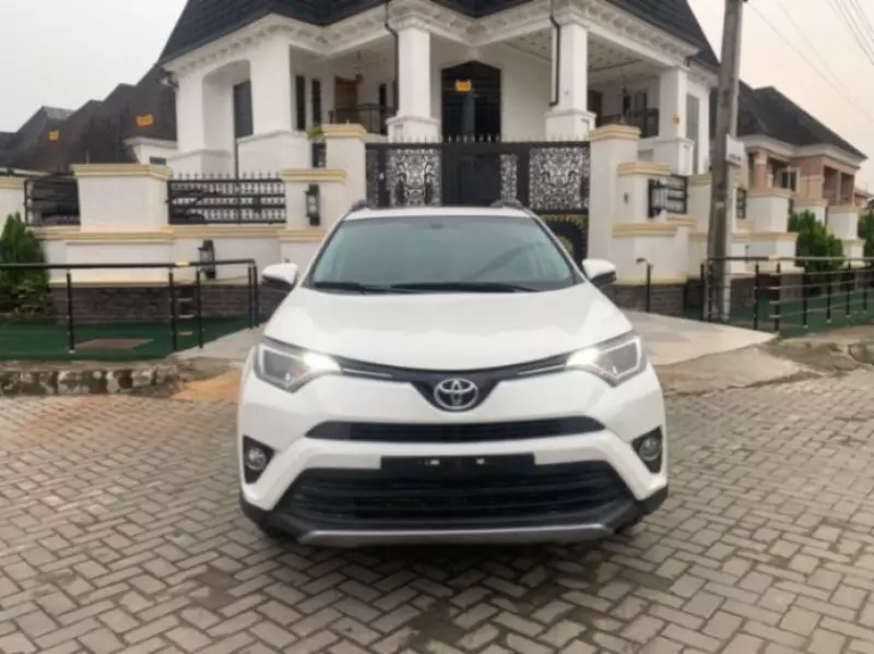 Toyota RAV 4   - 2017