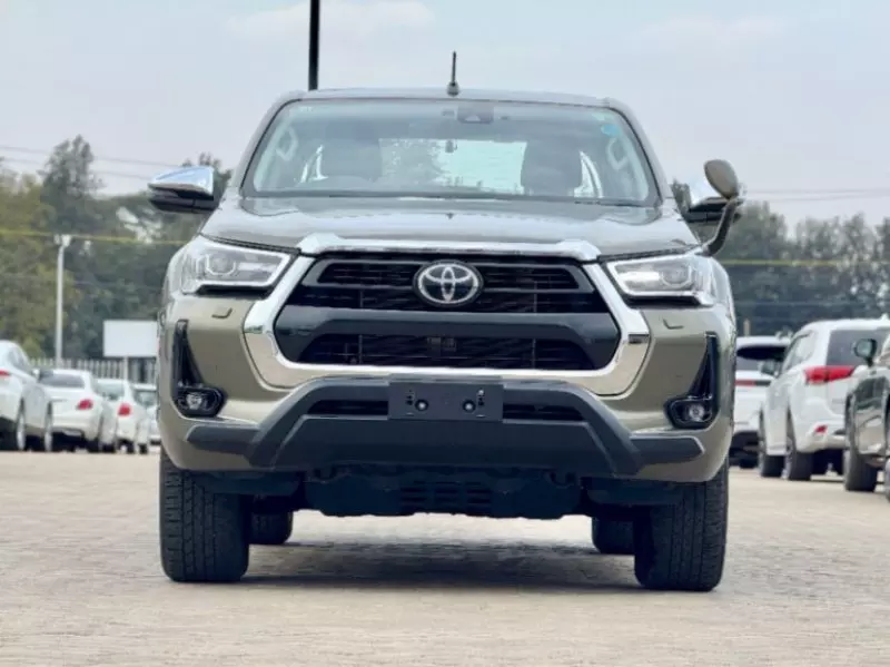 Toyota Hilux    - 2020