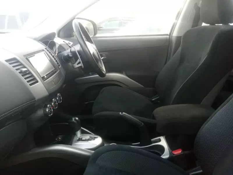 Mitsubishi OUTLANDER   - 2012