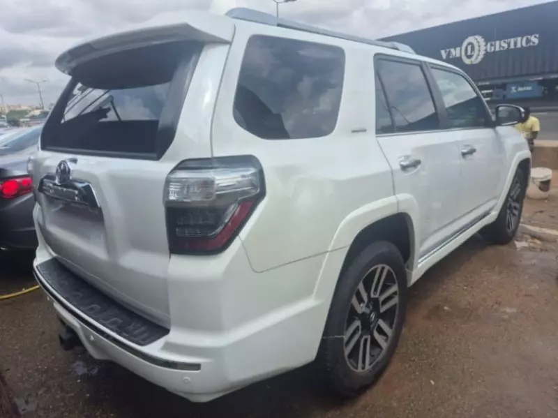 Toyota 4-Runner   - 2014