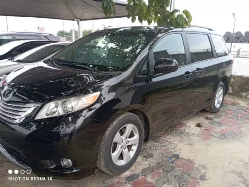 Toyota Sienna   - 2015