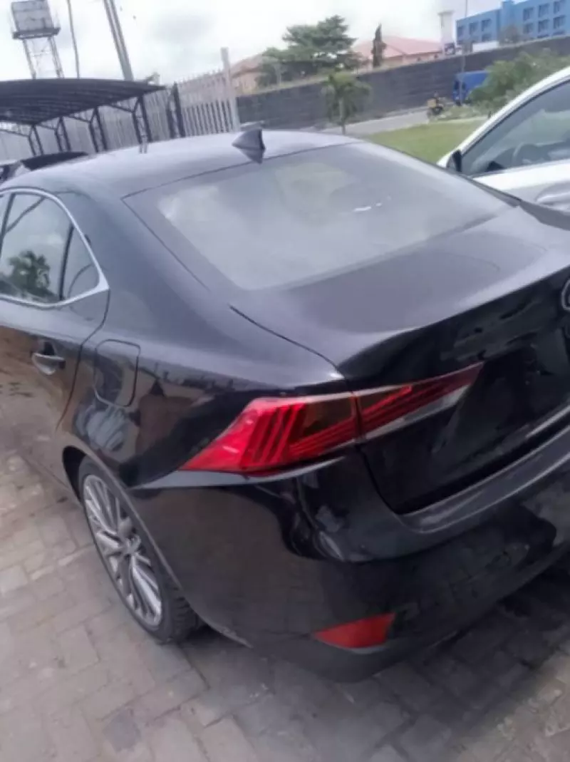 Lexus IS 300   - 2016