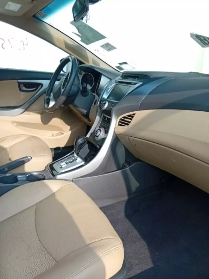 Hyundai Elantra - 2012