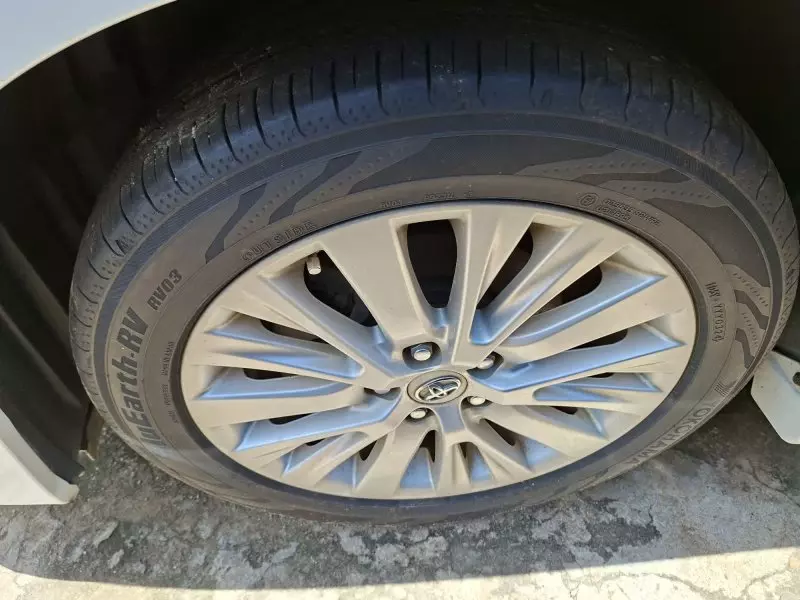 Toyota Alphard   - 2011