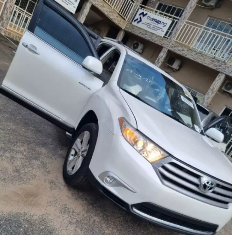 Toyota Highlander   - 2012