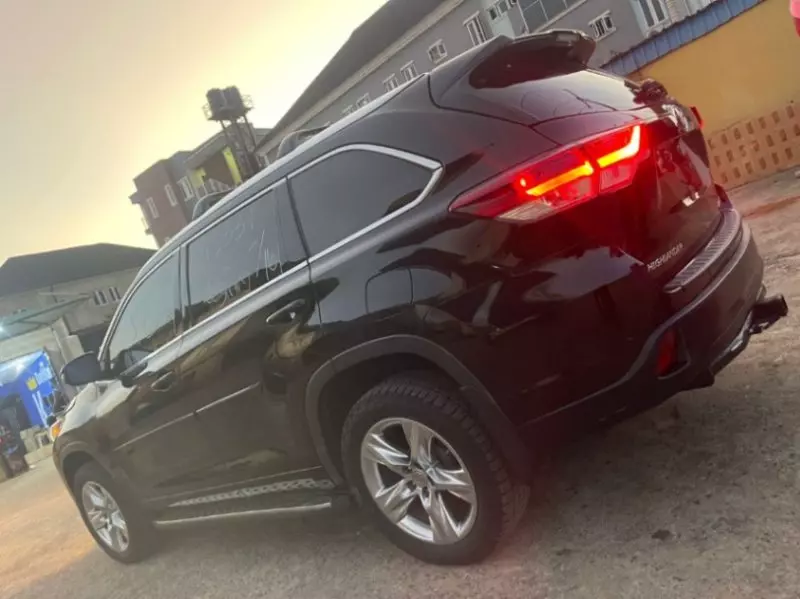 Toyota Highlander   - 2016