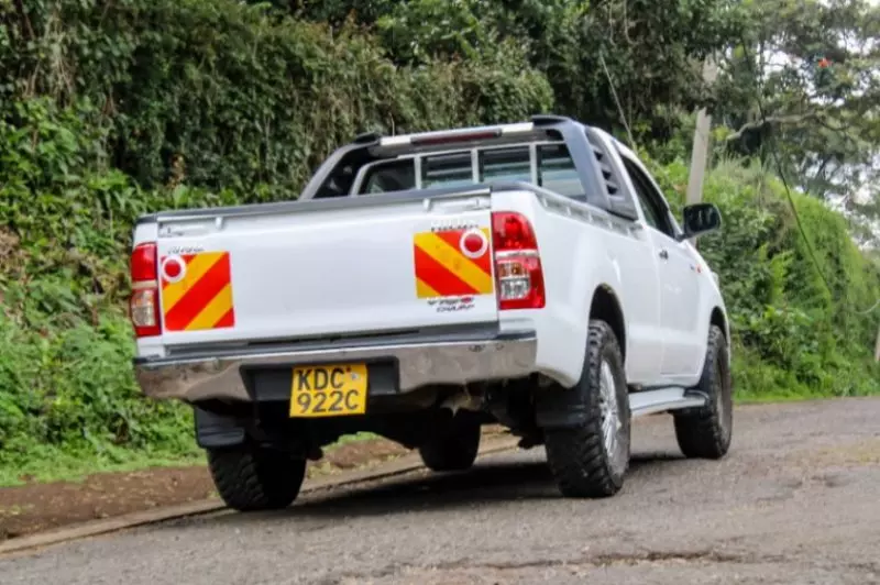 Toyota Hilux   - 2013