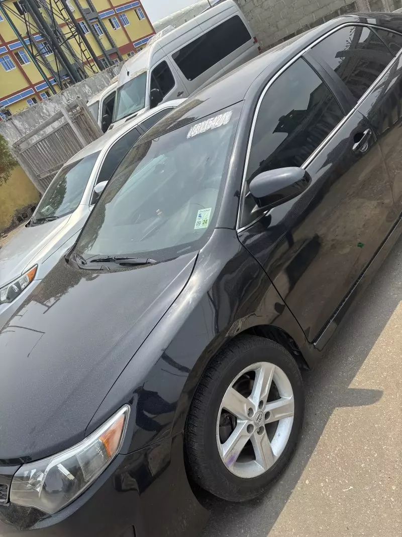Toyota Camry   - 2014