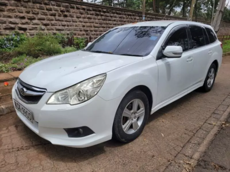 Subaru Legacy   - 2010