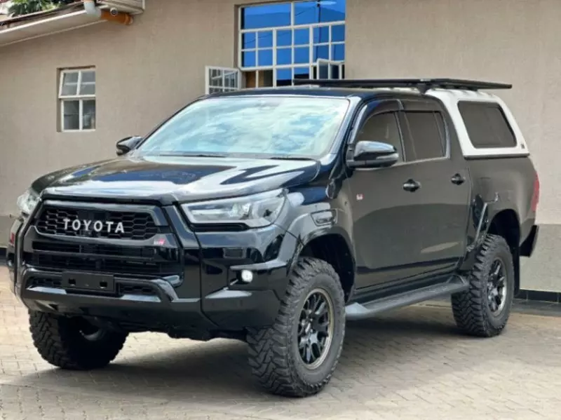 Toyota Hilux   - 2022