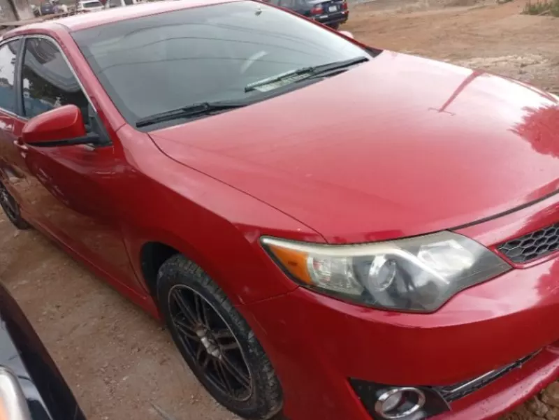Toyota Camry   - 2013
