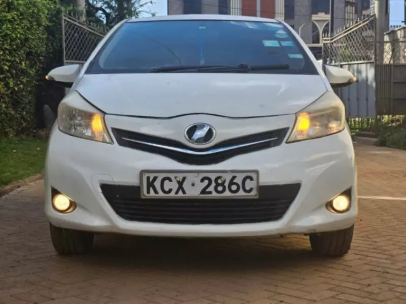 Toyota Vitz   - 2012