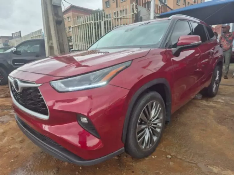 Toyota Highlander   - 2021