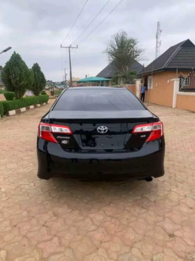 Toyota Camry   - 2014