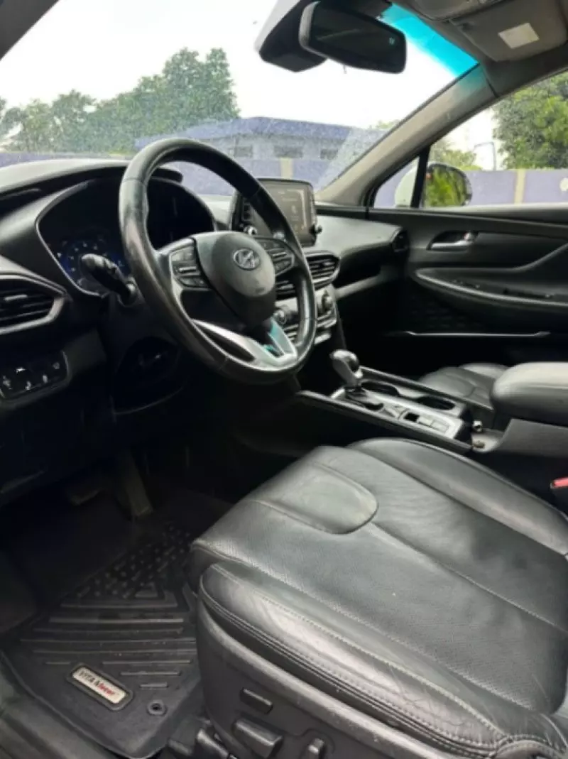 Hyundai Santa Fe   - 2019