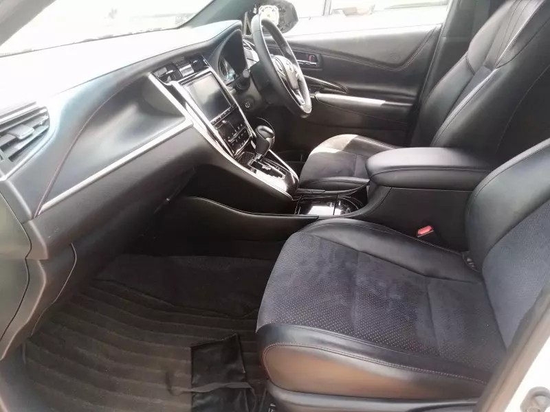 Toyota Harrier   - 2017
