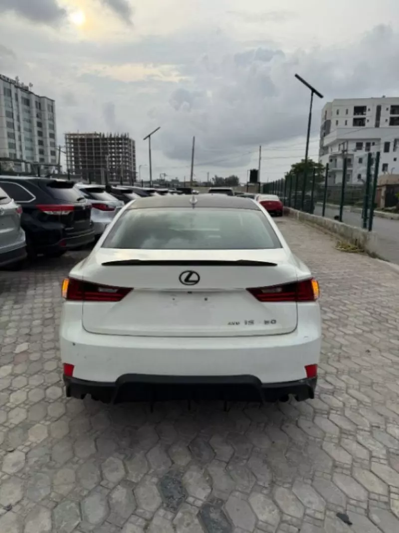 Lexus IS
