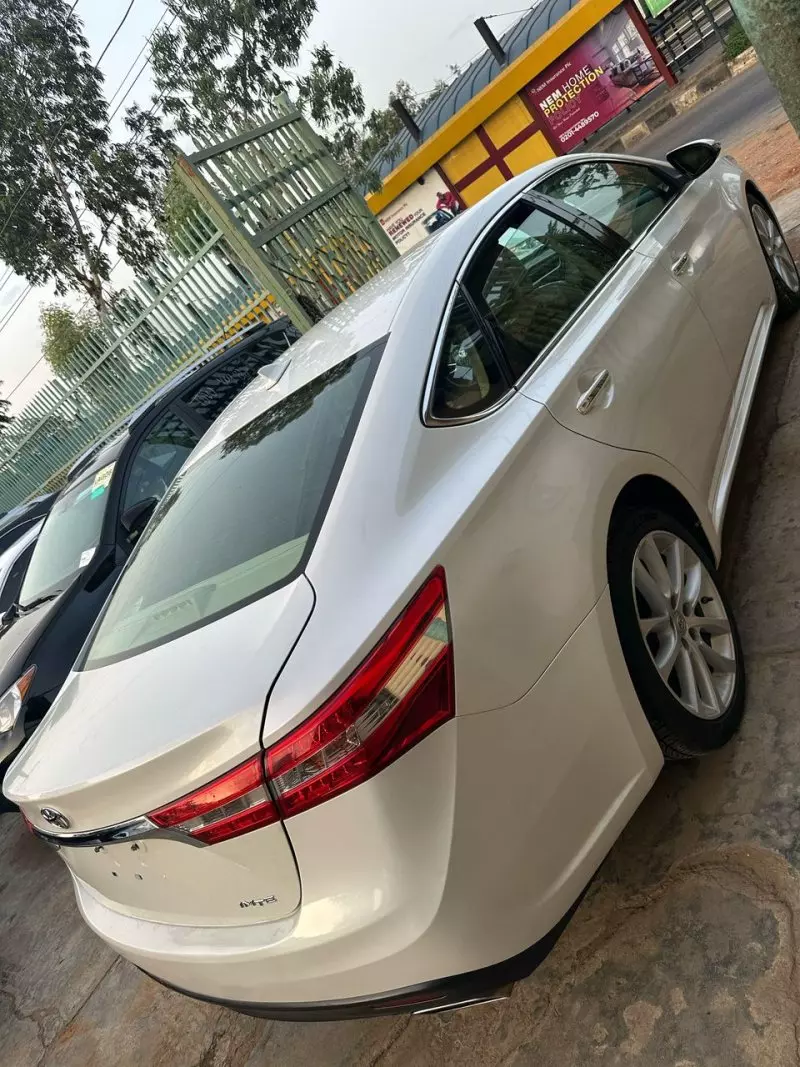 Toyota Avalon   - 2013