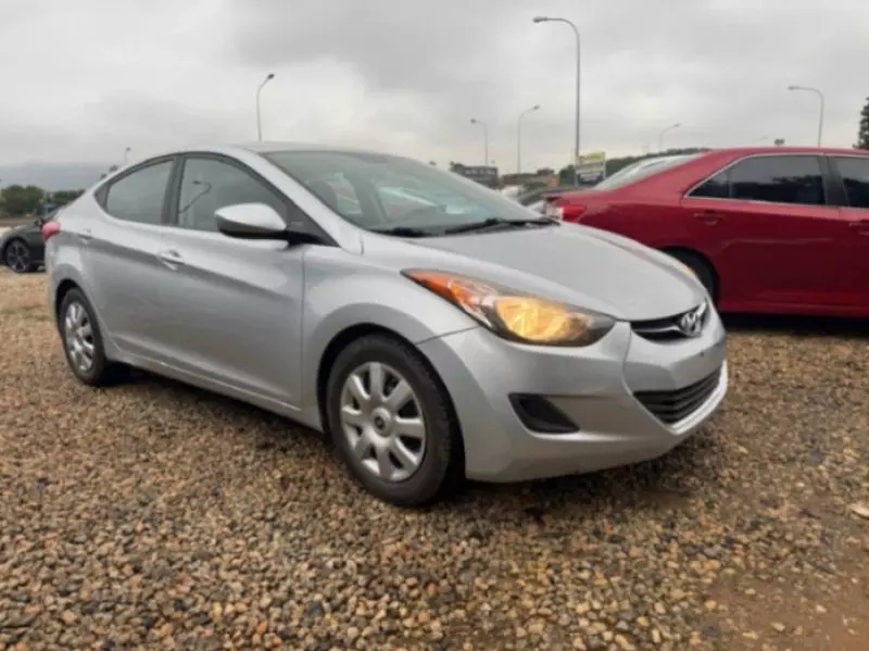 Hyundai Elantra   - 2013