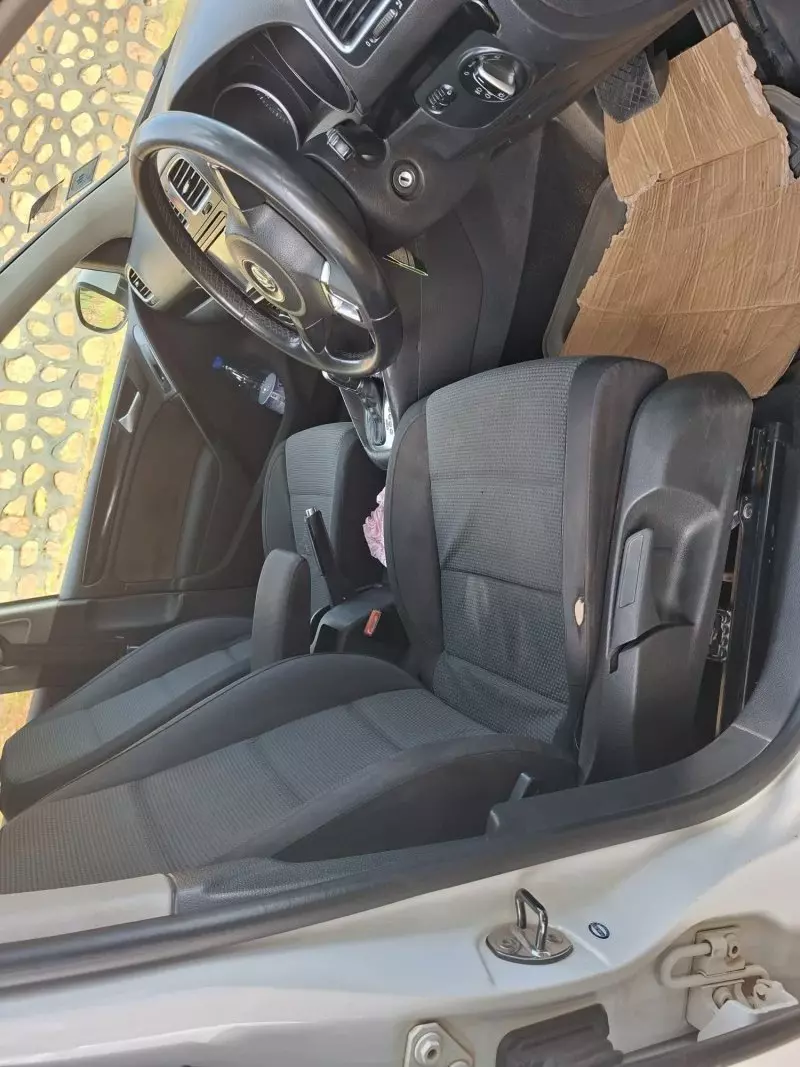 Volkswagen Golf   - 2011